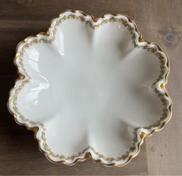 Antique vintage Haviland Limoges porcelain bowl with clover garland
