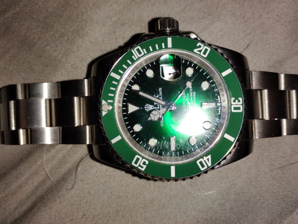 Rolex Submariner Hulk 40mm W/Box And Papers