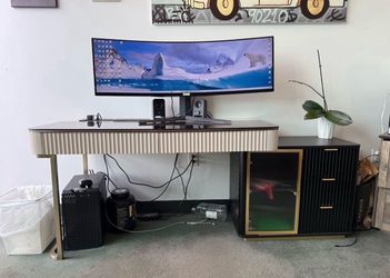 Modern Office Desk.