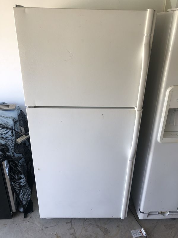 Kenmore ColdSpot Refrigerator Freezer w/Ice Maker for Sale in Los
