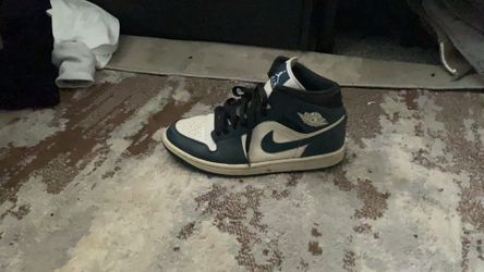 Air Jordan 1 Mid Armory Navy Size 8.5