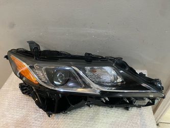 2018-2020 Toyota Camry right headlight