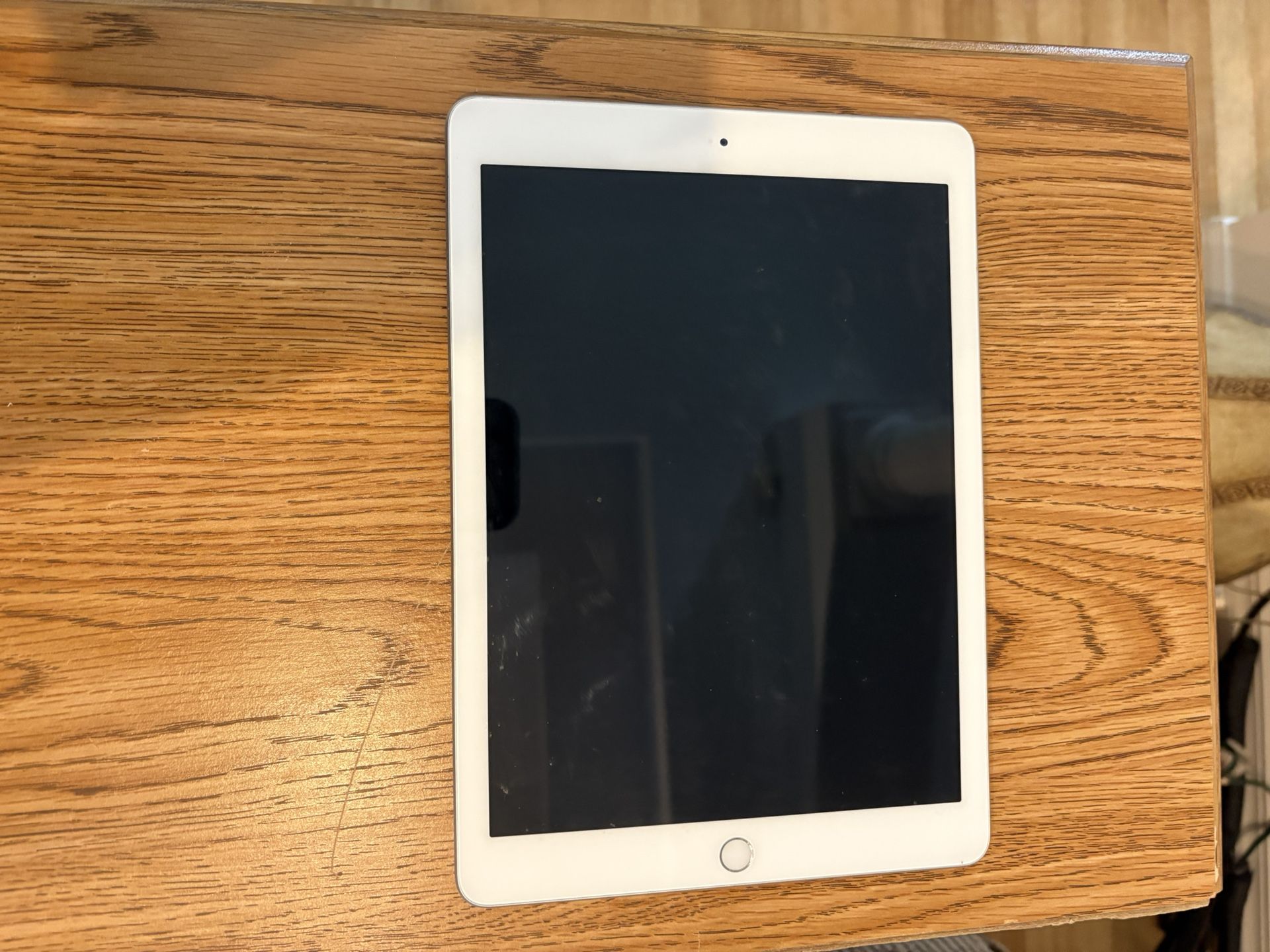 Apple iPad 6th Generation WiFi 32 Gb A1893