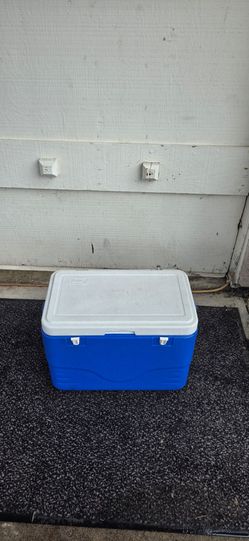 Coleman cooler with handle