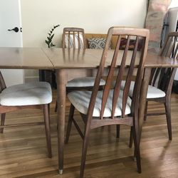 Vintage B.P. John Furniture Corp. Mid Century Dinning Table and Four Chairs 