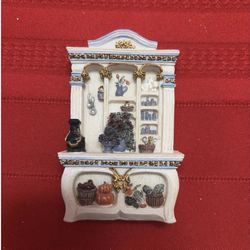 Avon Doll House Furniture Victorian Memories Pantry Hutch