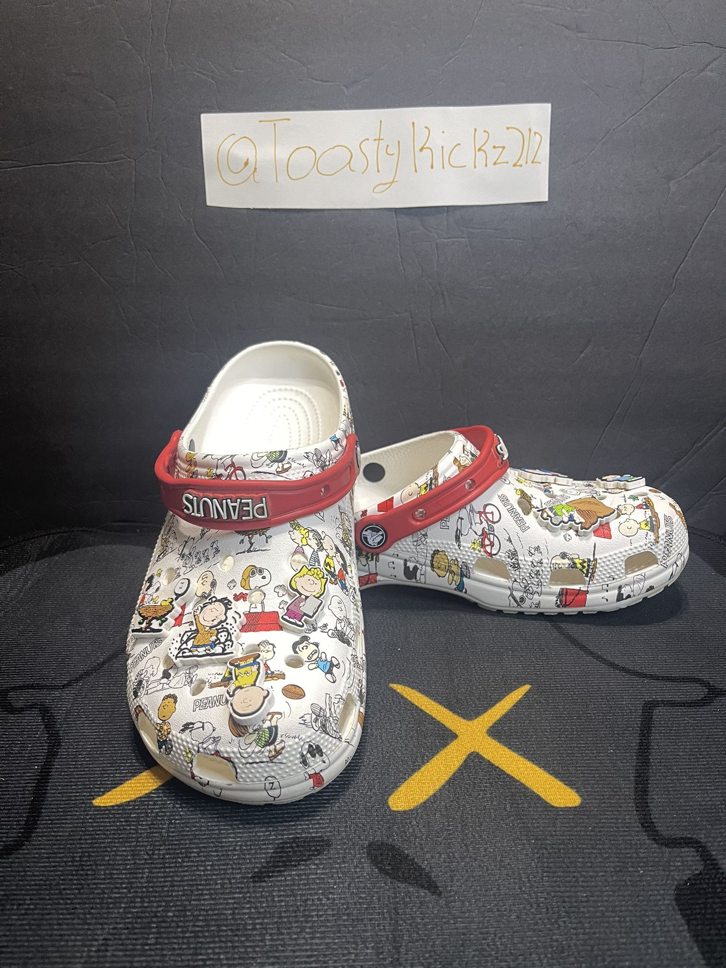 Crocs X Peanuts Clog Mens 10 Womens 12 Limited Edition Charlie Brown Snoopy