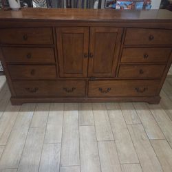 Dresser/cabinet/TV stand