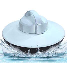 Cordless robotic pool cleaner