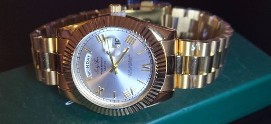 New Lucky Fours Santos,Gold Tone Day-Date Style Watch..