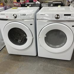 4.5 Cu Ft Stackable Washer / Dryer Set Front loading Electric 
