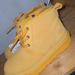 UGG (KID) SIZE 12 (NEW) 
