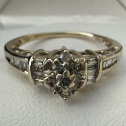 10k Yellow Gold ~3/8CTW Diamond Marquise Cluster Ring Size 7.75
