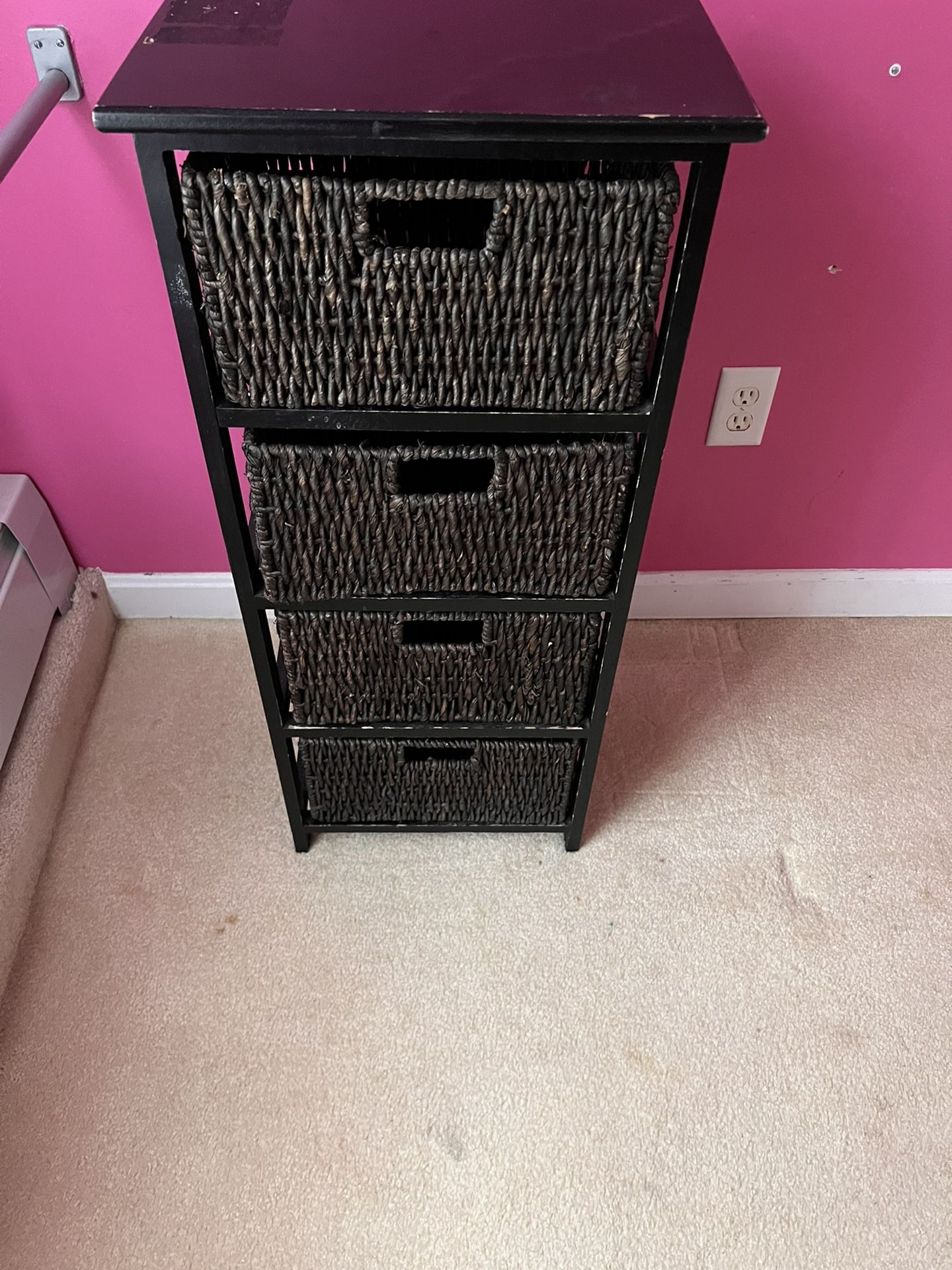 Wicker basket storage w 4 baskets included
