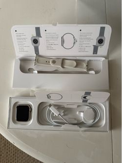 Apple Watch SE (Gen 2) 40mm Starlight GPS Model A2722