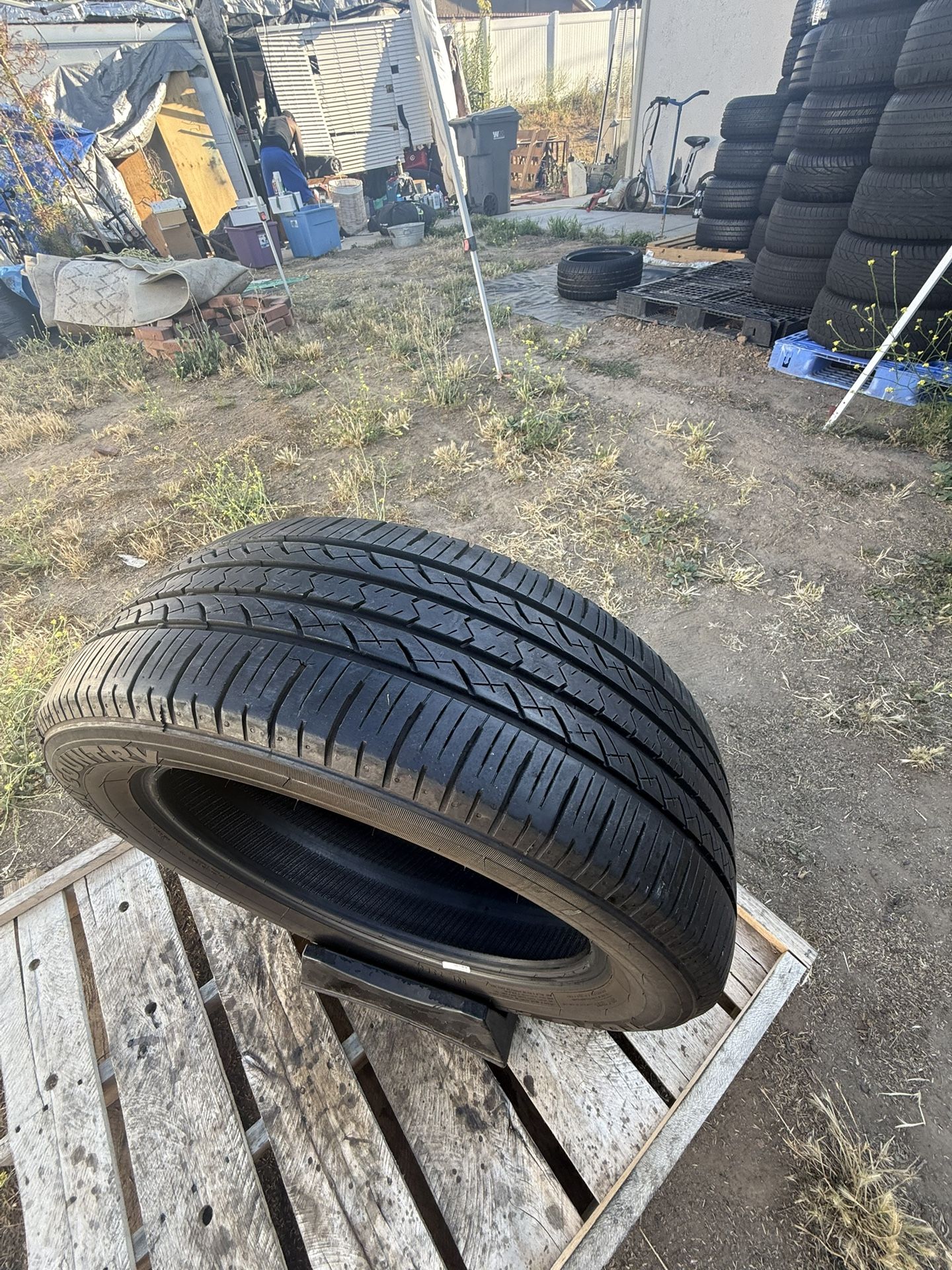 (235/55/19) Tire