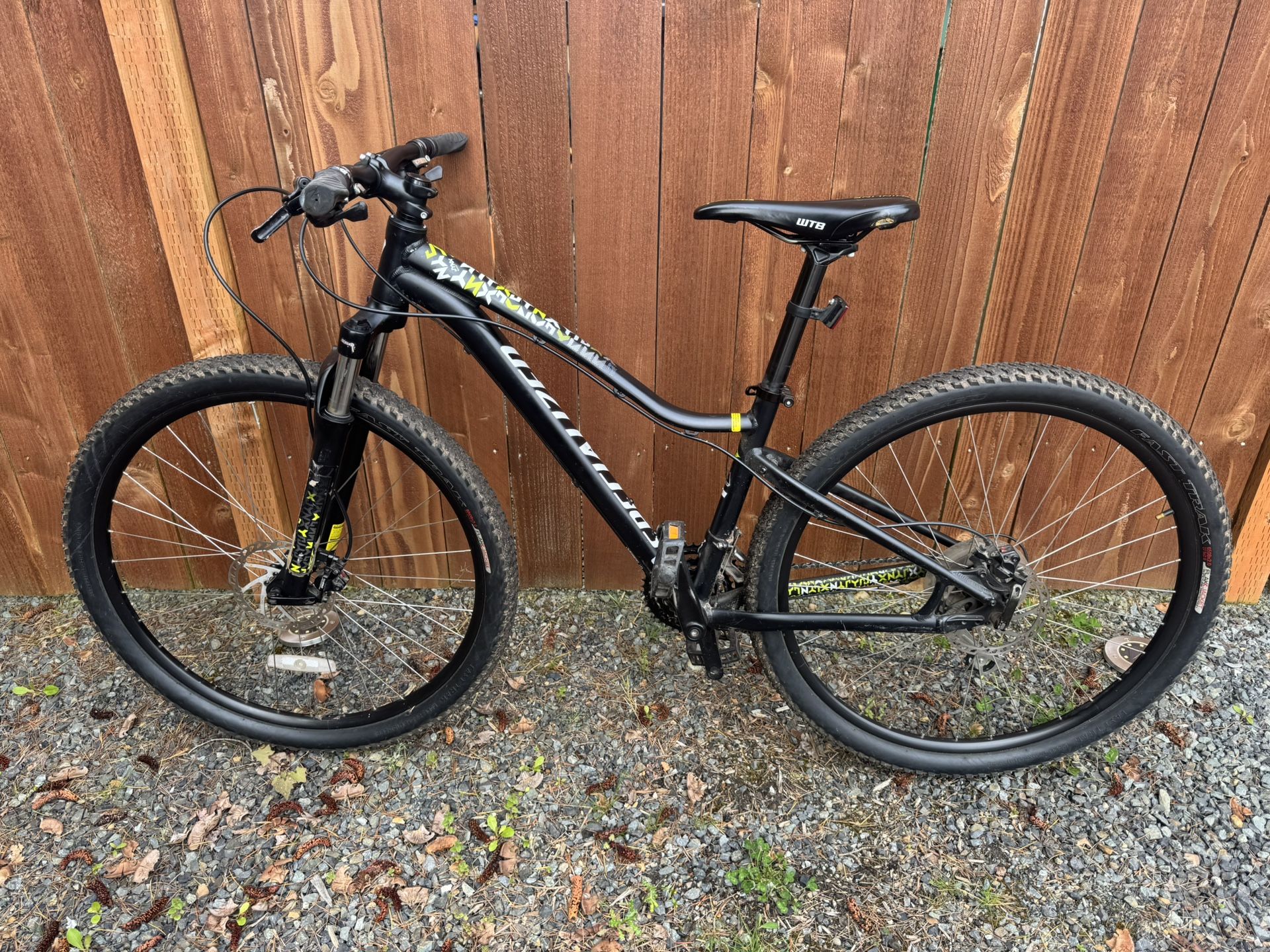 Small Specialized Jynx Hardtail MTB