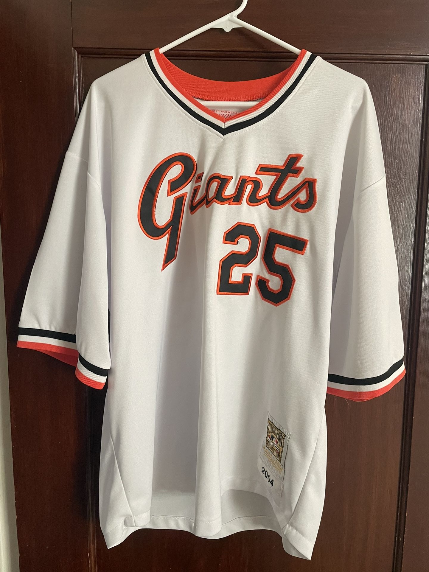 SF Giants Barry Bonds jersey ( size 56 ) runs a bit small in length “ see pictures shown “