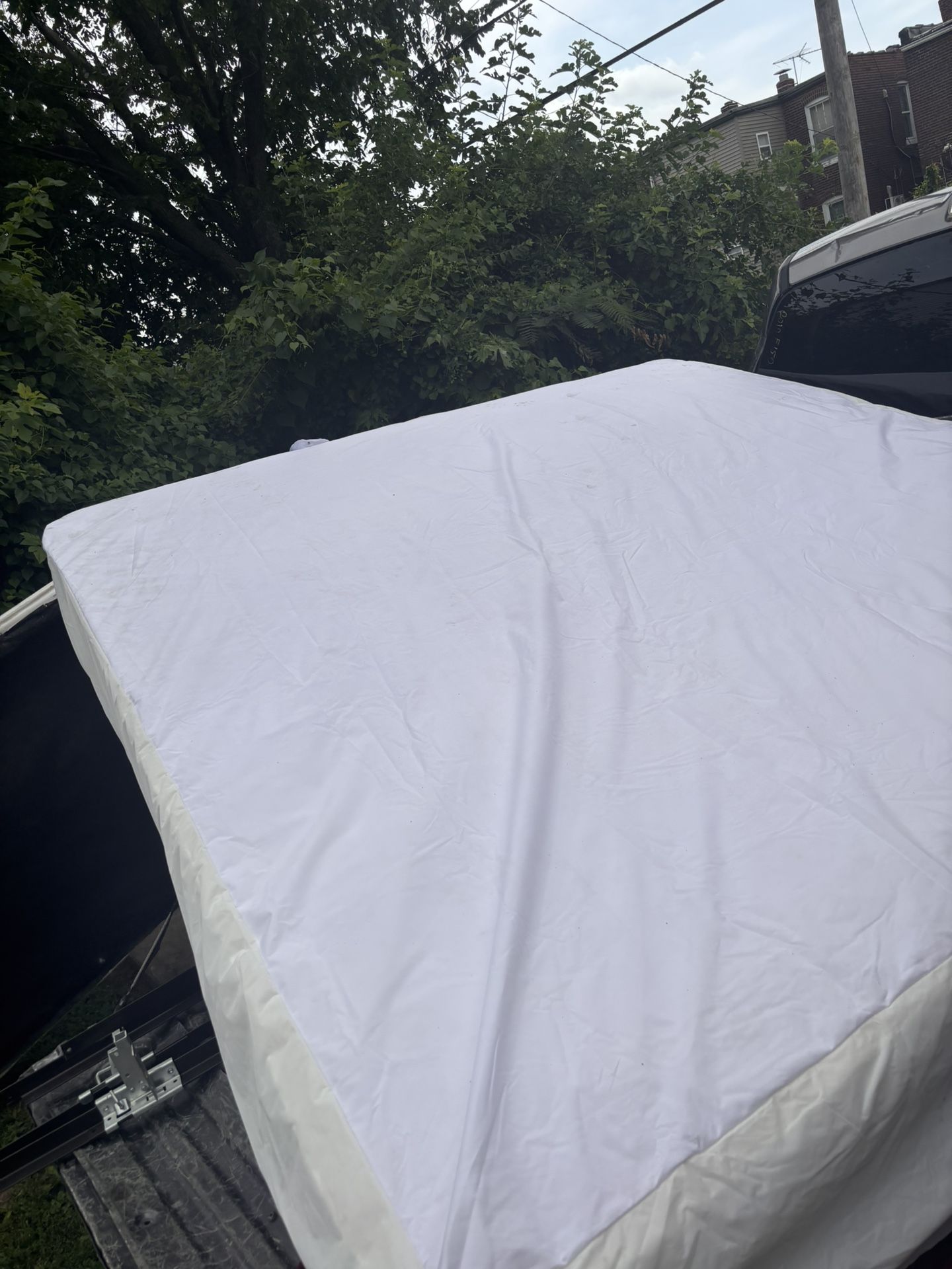 Like New Kings Size Mattress/bed
