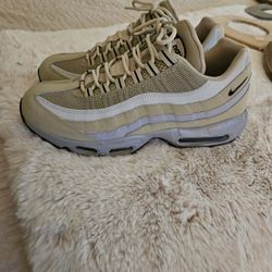 NIKE AIR WOMEN SIZE 10