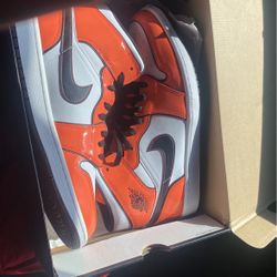 Jordan’s 1s Surf And Turf Orange Never Worn