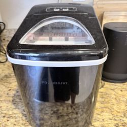 Frigidaire Countertop Ice Maker – Like New