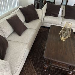 BEAUTIFUL LOVE SEAT , COUCH AND COFFEE TABLE 