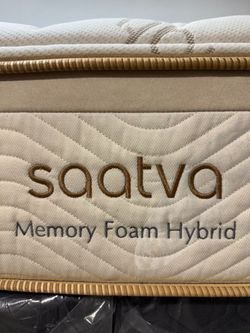 LIKE NEW! Saatva Memory Foam Hybrid King Mattress - Delivery Available