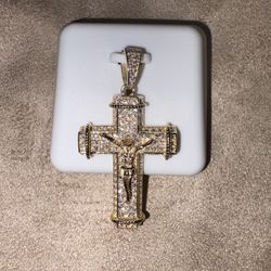 925 SILVER 14K GOLD PLATED WITH 3 CARATS OF MOISSANITE