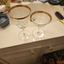 Gold Rimmed Wine Glasses 