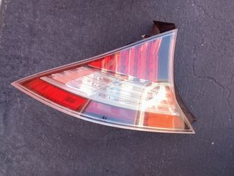 2011-2016 Honda Cr-z tail light (Left side) with all the accessories and lights bulbs OEM.