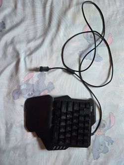 One hand gaming key board