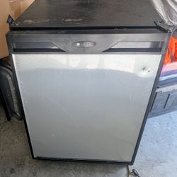 ULine Under counter Refrigerator With Ice Maker