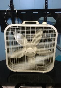 Lasko box fan.