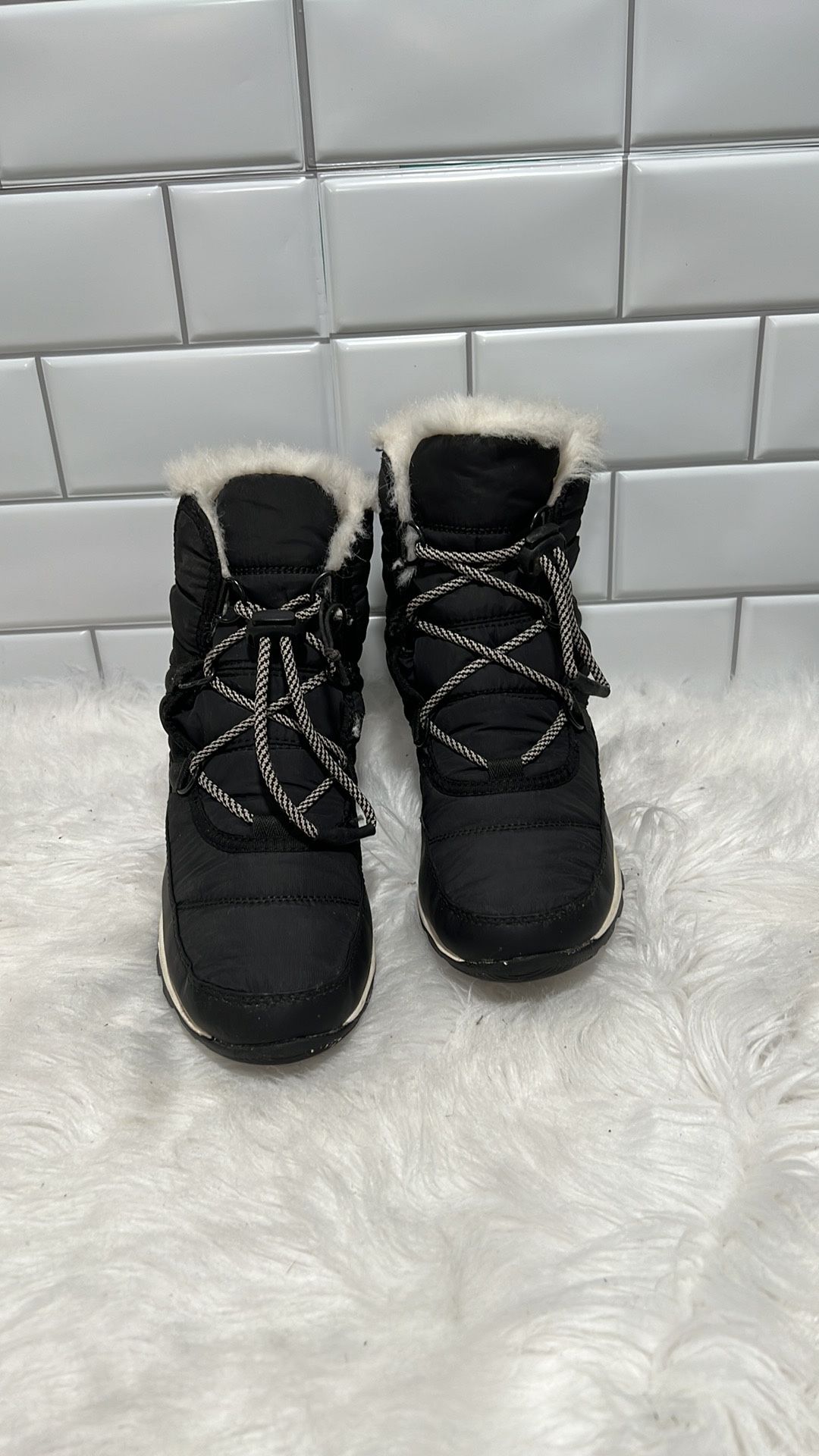 SOREL  Whitney Short Lace Boots Black Size 5 Faux Fur Lining Waterproof