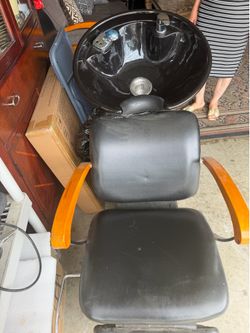Shampoo chair