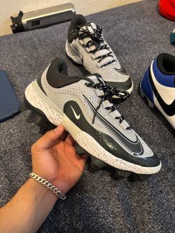 Baseball cleats