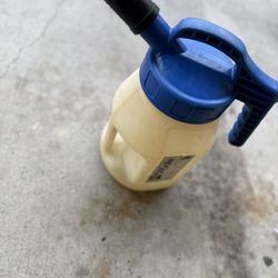 5.5 Quart Oil Jug