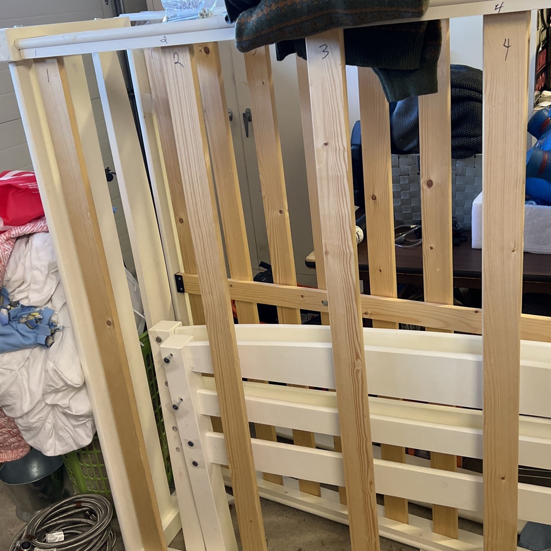 Full size bunk beds, easy to assemble Low Profile Can Be Separated For Side By Side