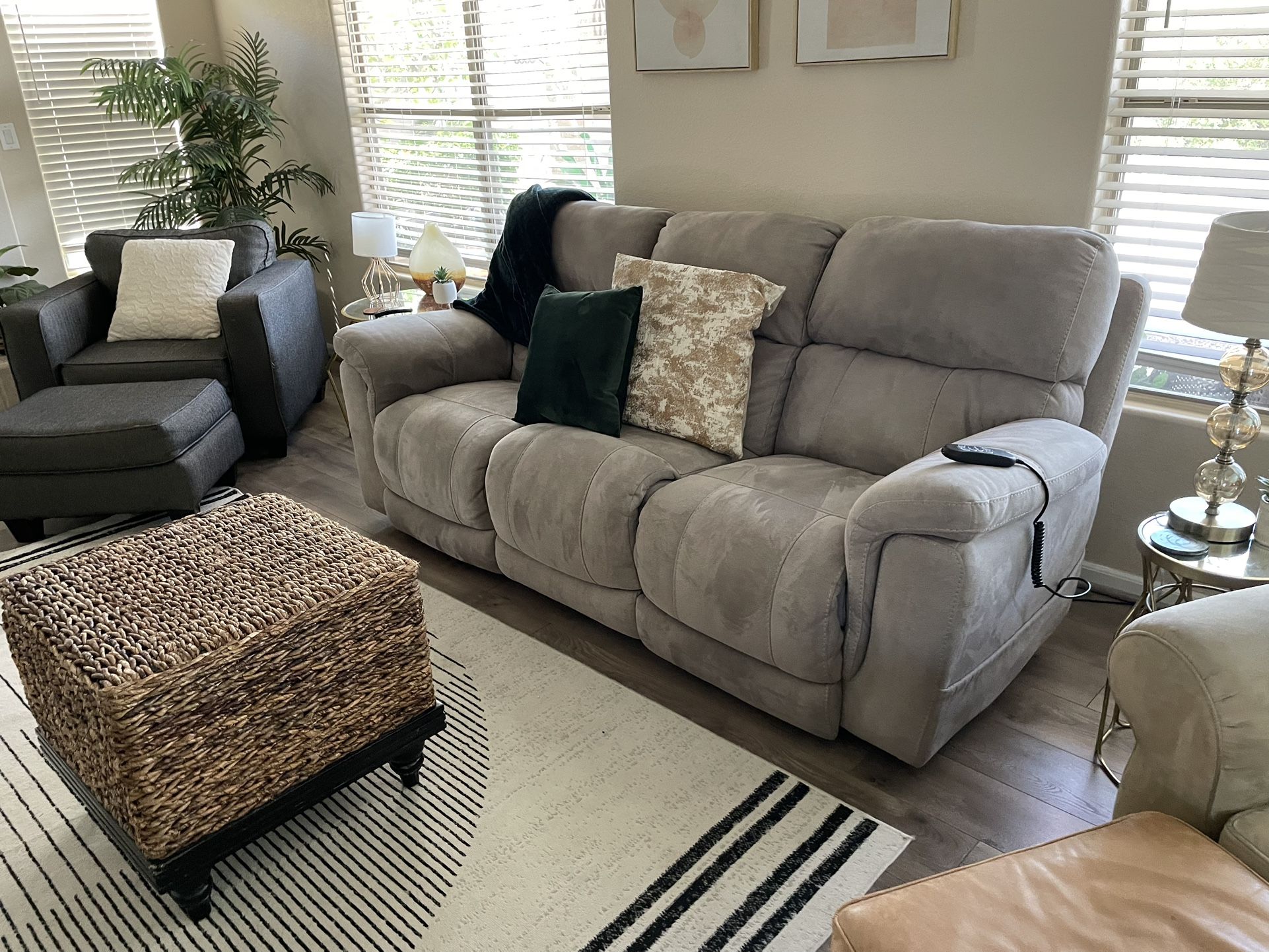 Electric Leather Recliner, I Can Deliver For Free