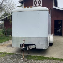 Enclosed trailer