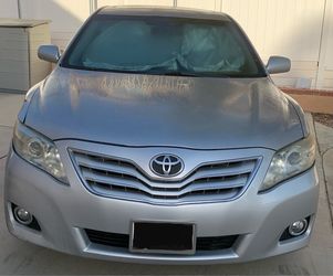 2011 Toyota Camry XLE, 4 door SedanV6 (read full description)