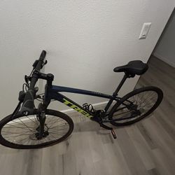 Trek Dual Sport 3 Gen 4 hybrid bike