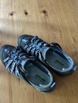 Macys Baretraps womens sports sandals size 7.5m memory foam sole