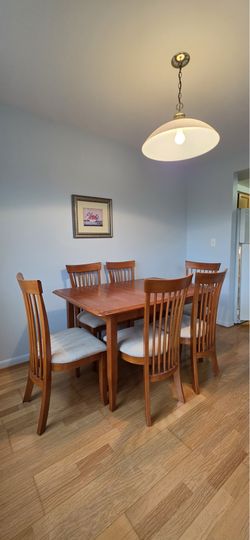 Expandable Solid Wood 7-Piece Dining Set – Table + 6 Chairs