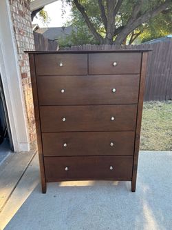 Nice Wood 6 Drawer Chest