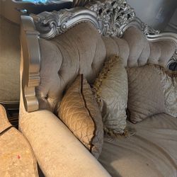 Beautiful Luxury 2 Seater And 2 One Seater 2 Tables  