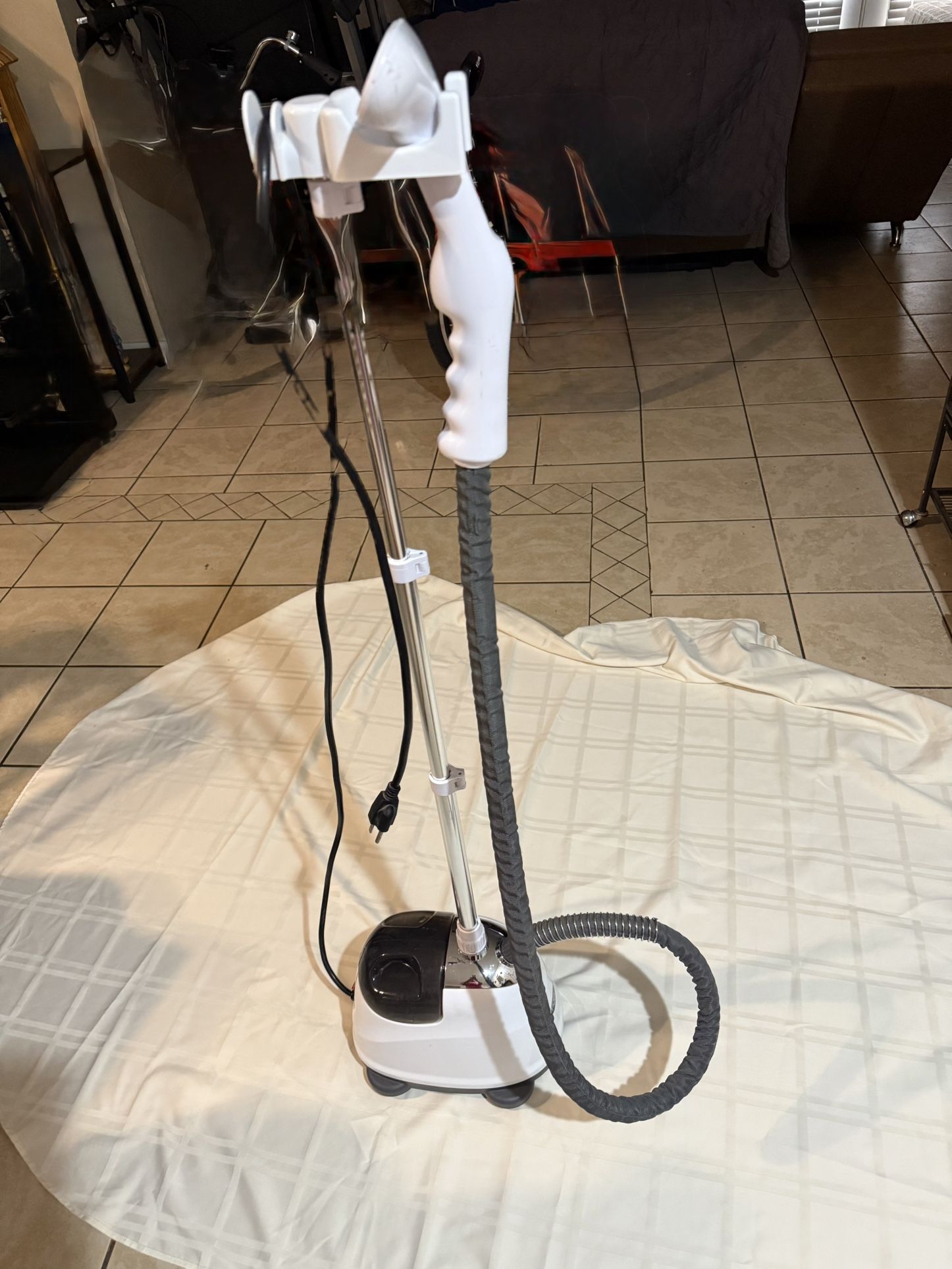 Garment Steamer (HomeTouch)