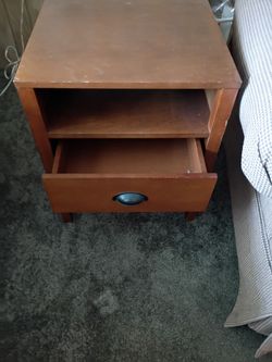 Pair of wood end tables w/one drawer