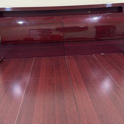 KING SIZE PLATFORM STORAGE BED WITH GLASS TOP SIDE TABLES 